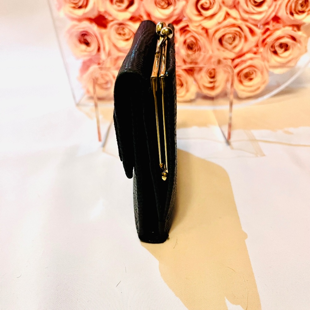 🌺Authentic Salvatore Ferragamo Kiss Lock Wallet - Picture 4 of 10